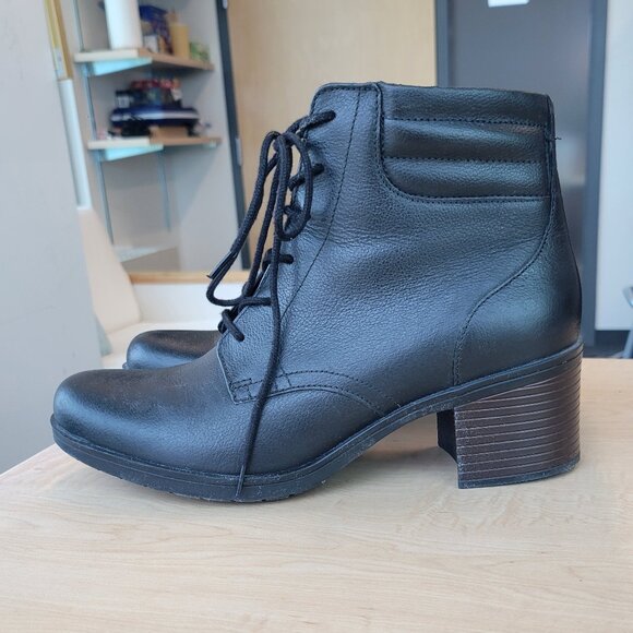 CLARKS Women's Hollis Jasmine Fashion Boot Black Leather - Picture 3 of 7